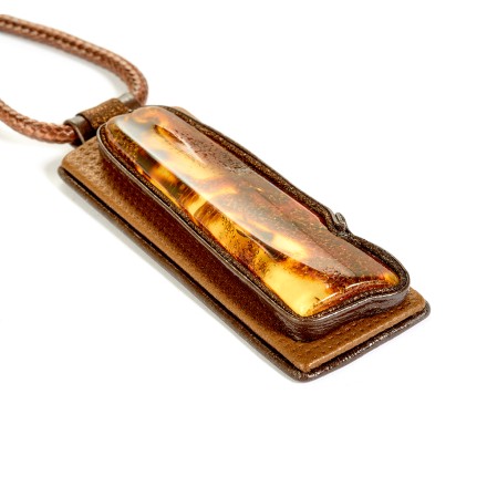 Колье &quot;Дуэт&quot; из Янтаря и нат кожи купить